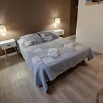 Au Valery فندق سُت