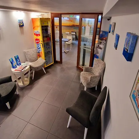Au Valéry Hotel 2*