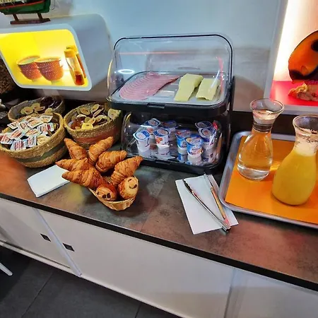 מלון Au Valery 2*