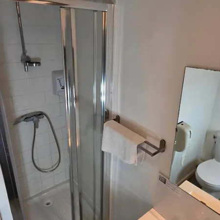 מלון Au Valery 2*